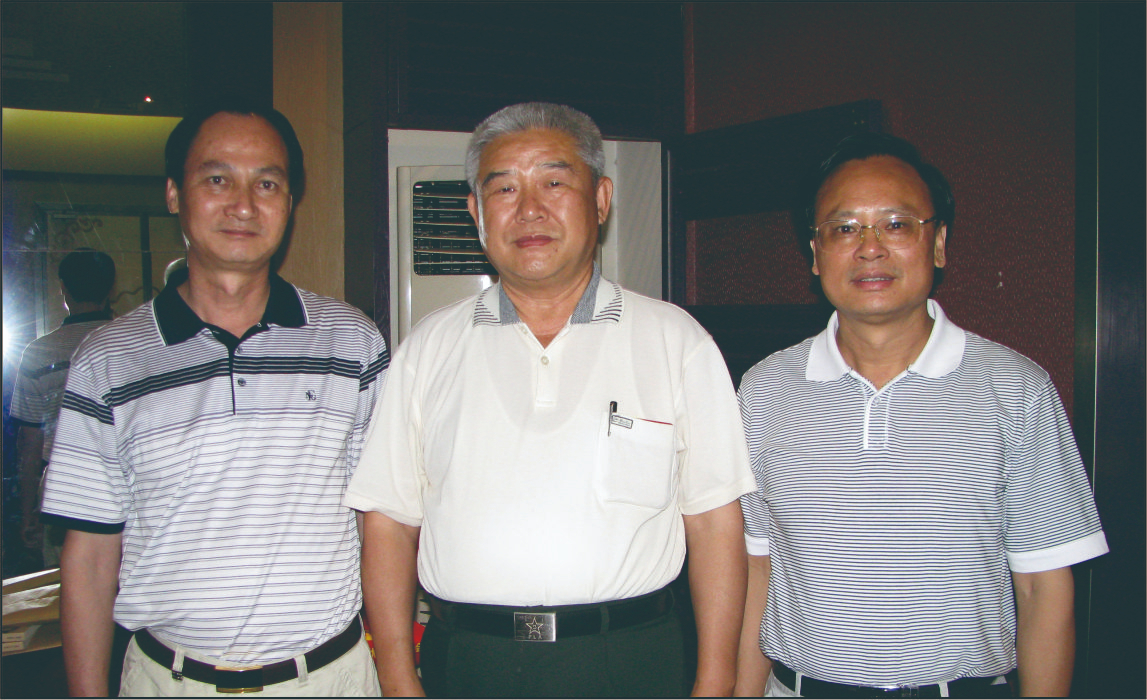 廣西區(qū)發(fā)改委領(lǐng)導(dǎo)陪同中國人民解放軍總參謀部政治部主任賈雪陽軍（照片中）到公司實(shí)地考察，并給予“好安節(jié)電器”高度評價